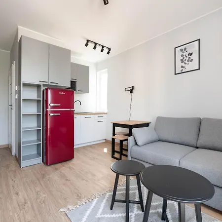 Stylowe Studia Niedaleko Stacji Kolejowej By Renters * גדינייה