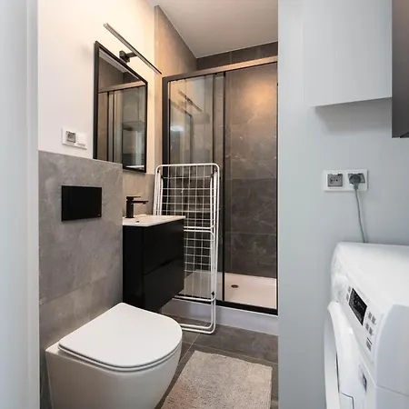 Stylowe Studia Niedaleko Stacji Kolejowej By Renters * גדינייה